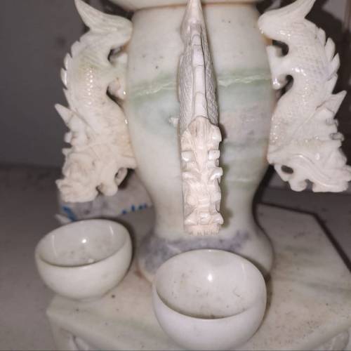 玉石彫龍型擺件，石彫龍型擺件，有5個水杯，在頂頭入水，龍头會出水入水杯內，珍藏...