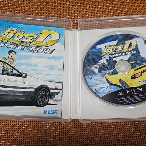 PlayStation 3 遊戲《頭文字D Extreme Stage》。遊戲封面印有AE86車款，並標示「Pl...