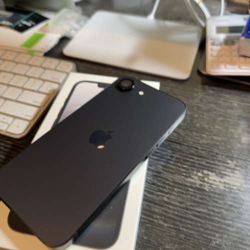 99.9%新Apple iPhone 16E 256gb 電池健康程度達96%港版行貨全套配件地鐵站交收