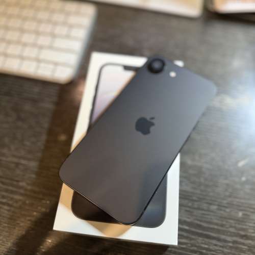 99.9%新Apple iPhone 16E 256gb 電池健康程度達96%港版行貨全套配件地鐵站交收