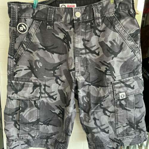 Aape UNVS 迷彩短褲 M size, 清屋放售 HK$100.00。