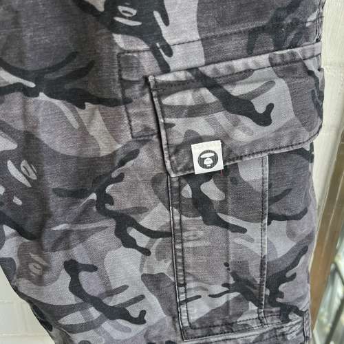 Aape UNVS 迷彩短褲 M size, 清屋放售 HK$100.00。