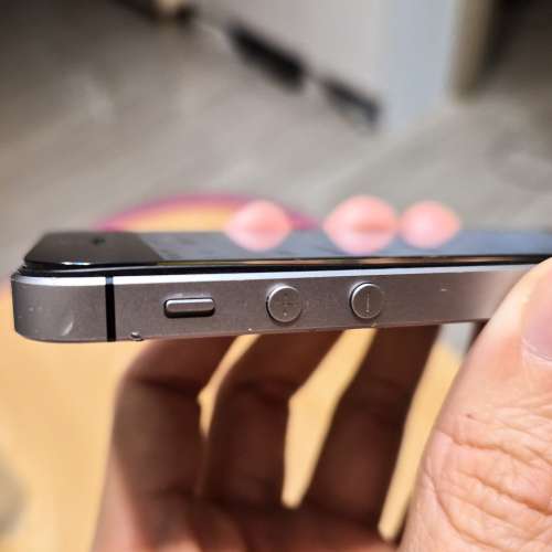 Apple iPhone SE 32GB Silver 銀色 (電池發脹需要更換)