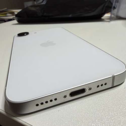 95%新Apple iPhone 16E 128gb 電池健康程度達100%有保養港版行貨全套配件地鐵站交收