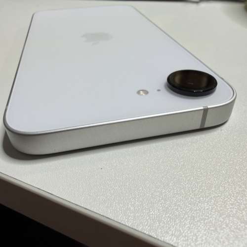 95%新Apple iPhone 16E 128gb 電池健康程度達100%有保養港版行貨全套配件地鐵站交收