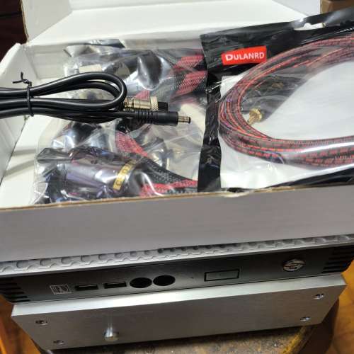 達菲播放系統HP小電腦及線性電源牛