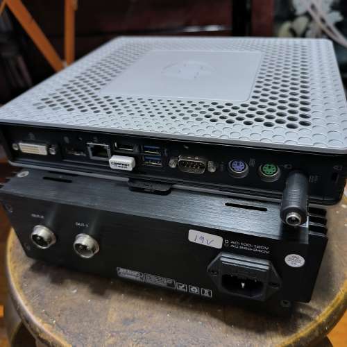 達菲播放系統HP小電腦及線性電源牛