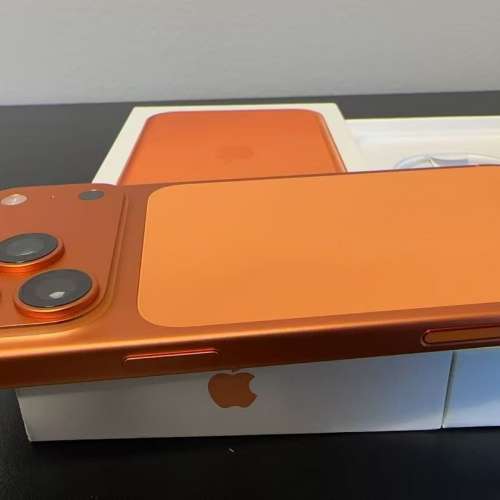 这是全新 iPhone 17 Pro Max 256GB 橙色解锁版（电池电量 100%，循环次数 0）