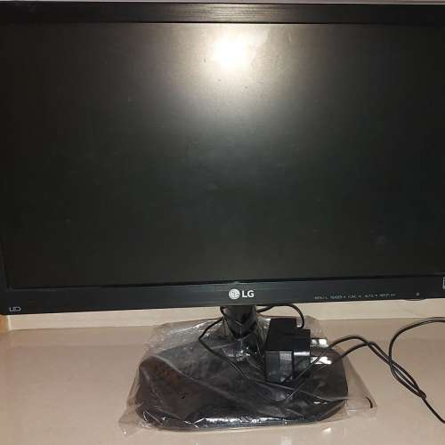 屯門良景輕鐵站交收 LG 20m47d 20吋 LED 連火牛及底座