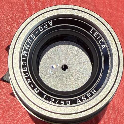Leica APO-Summicron-M 50mm f2 ASPH. Titanium lens