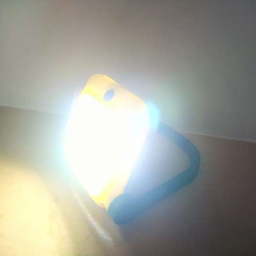 九成新, 手提充電式LED照明燈， 內建電池，