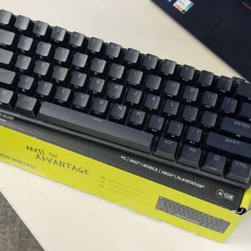 Corsair K70 RGB Pro Mini Wireless (speed 銀軸）