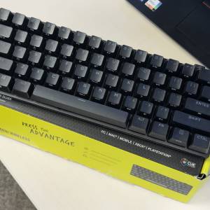 Corsair K70 RGB Pro Mini Wireless (speed 銀軸）