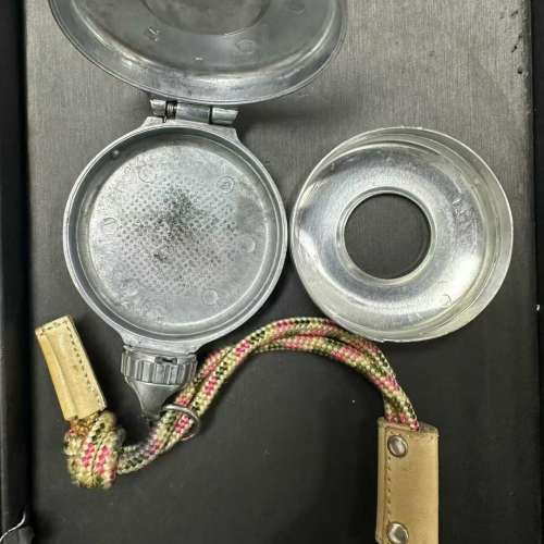 Vivienne Westwood 圓形球形口袋便攜式煙灰缸