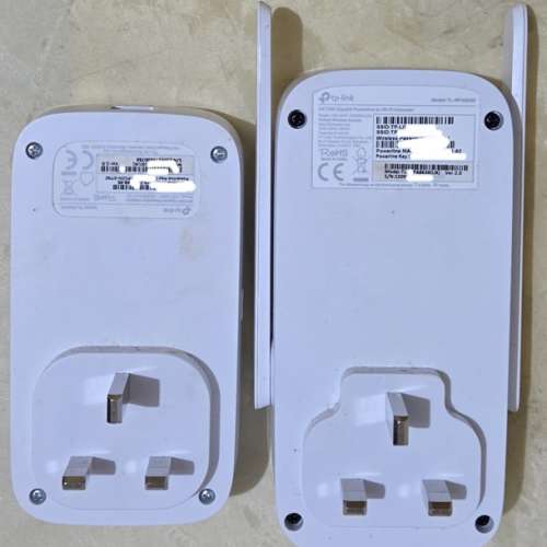 TP-LINK 1300mbps HOME PLUG 一對, 其中一隻有WIFI EXTENDER