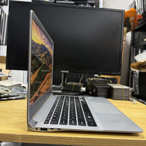 [超輕] Samsung 9 NP900X3L (Core i7 / 13.3" 全高清 / Win 11 / 永久Office / SSD)