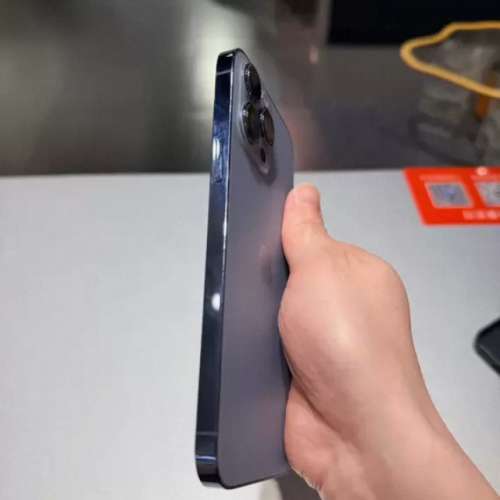 iPhone 13 Pro Max 512G  6.7寸大螢幕，電池效能92 ％，功能全部正常運作，已貼貴價...
