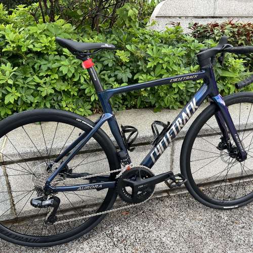 2026 CYCLETRACK AURORA 極光 電變24速 桶軸油剎 碳叉鋁合金公路車 送水架前後蛙燈