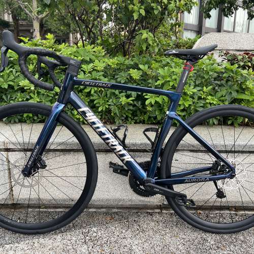 2026 CYCLETRACK AURORA 極光 電變24速 桶軸油剎 碳叉鋁合金公路車 送水架前後蛙燈