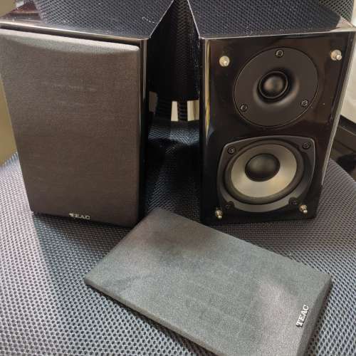 九成新 TEAC TC-650N 高級光面琴漆揚聲器一對