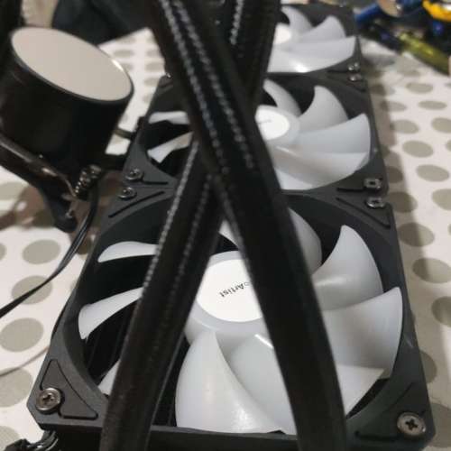 ProArtist 360 公釐散熱器 簡易安裝  三風扇 CPU 水冷散熱器 Socket 1700扣具