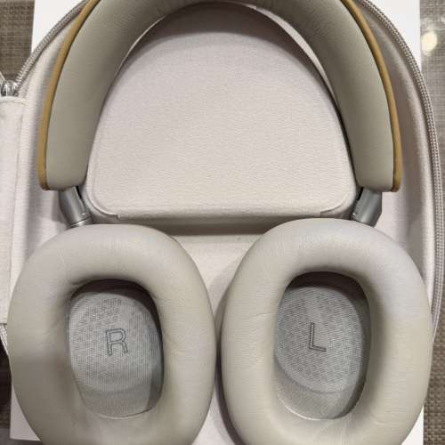 98% New 行貨 Bowers & Wilkins (B&W) Px8