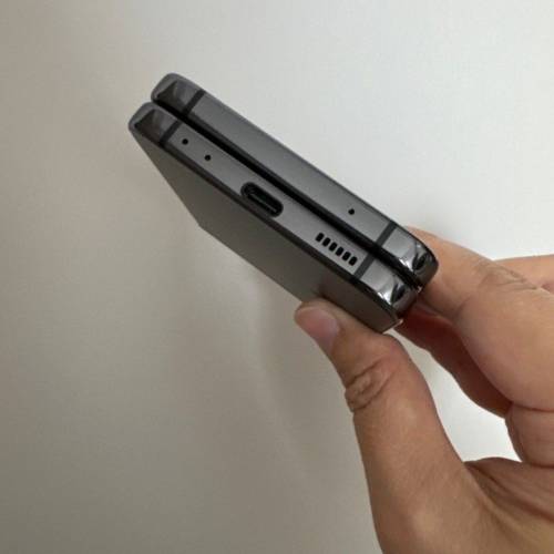 Samsung galaxy z flip 4 (可換其他手機)