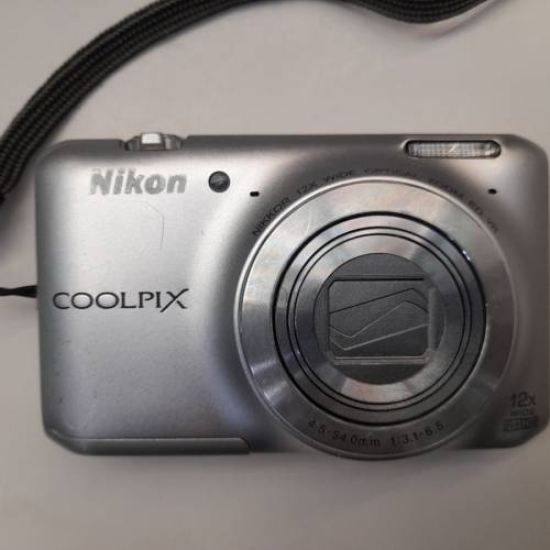 古董Nikon Coolpix S6400 Supreme CCD Camera