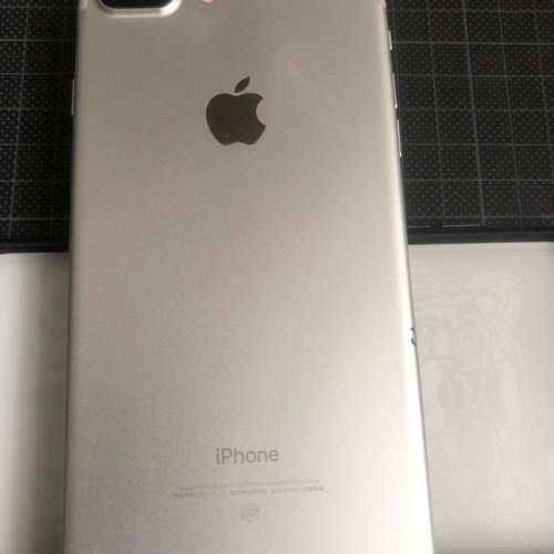 代友出售，phone 7 plus  256gb  silver  銀色