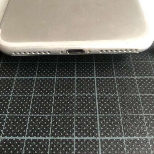 代友出售，phone 7 plus  256gb  silver  銀色
