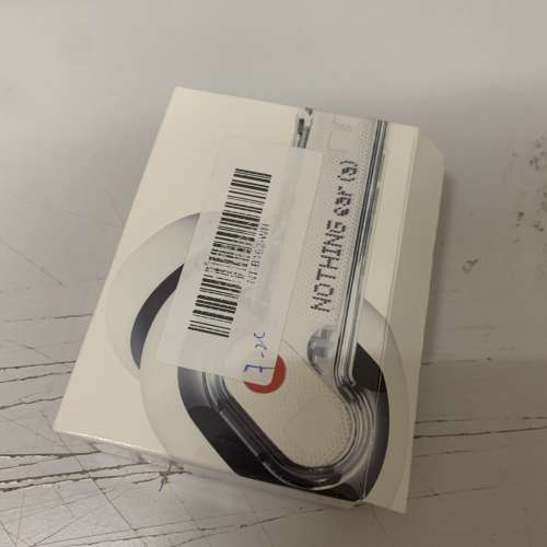 99%New Nothing Ear a B162 White