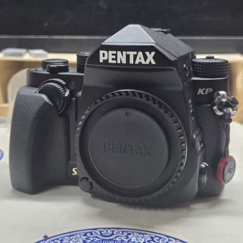 新淨 Pentax KP 連4粒原廠電, 兩粒完全冇用過