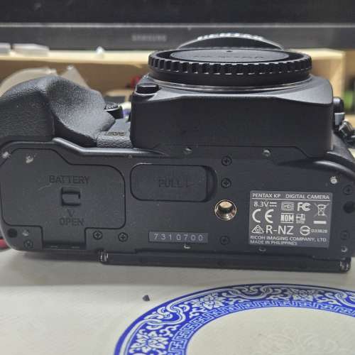 新淨 Pentax KP 連4粒原廠電, 兩粒完全冇用過