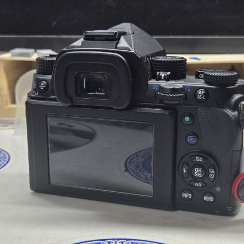 新淨 Pentax KP 連4粒原廠電, 兩粒完全冇用過
