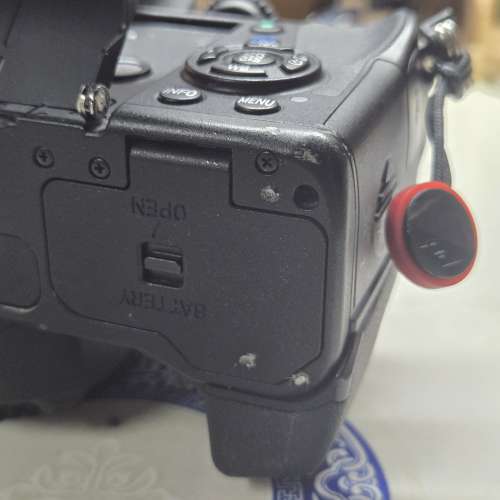 新淨 Pentax KP 連4粒原廠電, 兩粒完全冇用過