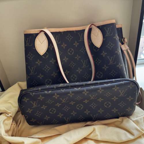 Louis Vuitton Monogram (Neverfull mm size )