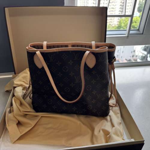 Louis Vuitton Monogram (Neverfull mm size )