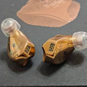 正常氧化 HIDIZS MP145 LIMITED GOLDEN TITANIUM EDITION 新淨冇花崩 性能狀態良好
