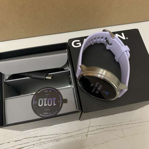 99%New Garmin Venu 4 41mm Silver with Periwinkle Silicon 010-03013-41