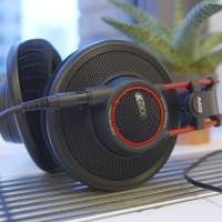 AKG 702 headphone