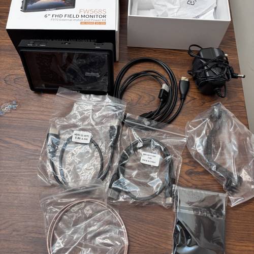 富威德 FEELWORLD FW568S 6寸摄影监视器｜SDI/HDMI双接口｜全套配件齐