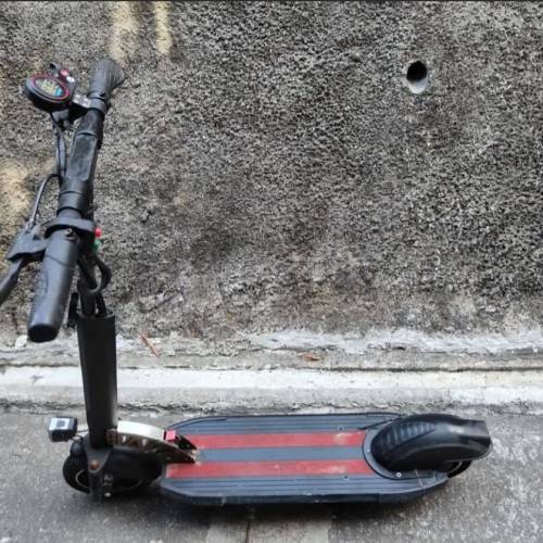 摺疊式電動滑板車