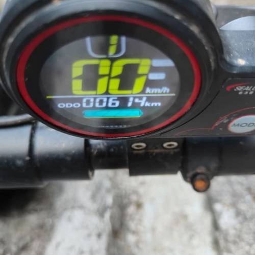 摺疊式電動滑板車
