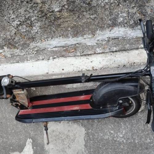 摺疊式電動滑板車