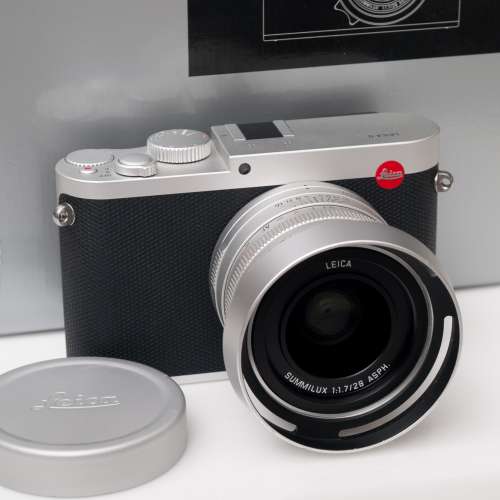 Leica Q silver