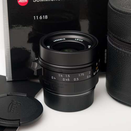 Leica Summicron-M 28mm f/2.0 Asph II 0.4m close focus 11618