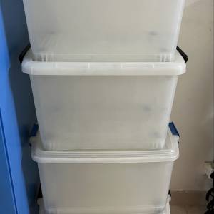 特大膠箱plastic boxes（有蓋有轆covers+wheels）