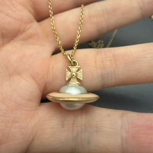Vivienne Westwood Blanche Small Orb Pendant 十年經典・長款珍珠