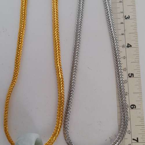 翡翠A玉戒指14/20mm 內徑，配上6mm16寸電白金及黃金色銅頸鏈兩條作吊咀用。no.29.4.26