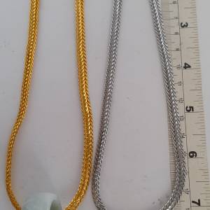 翡翠A玉戒指14/20mm 內徑，配上6mm16寸電白金及黃金色銅頸鏈兩條作吊咀用。no.29.4.26